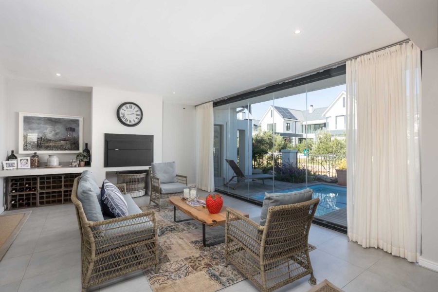 To Let 4 Bedroom Property for Rent in Val De Vie Estate Western Cape